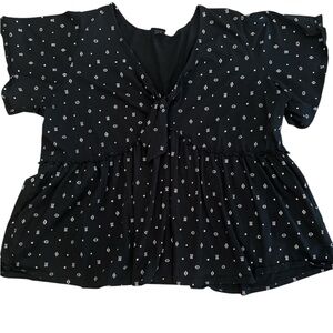 Torrid Black & White Top, Size 3 3X